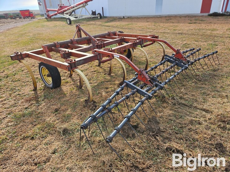 sunflower-12-shank-chisel-plow-image-7