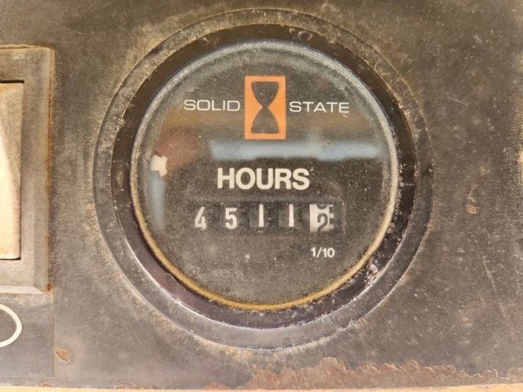 new-holland-l555-image-14