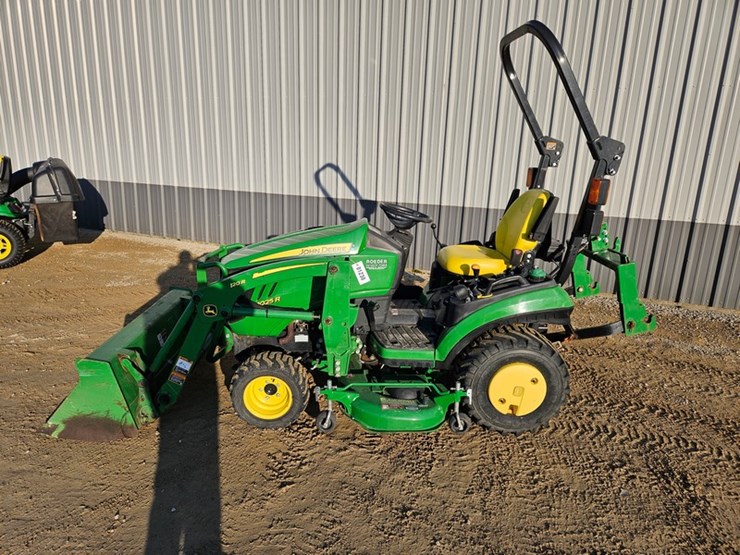 2018-john-deere-1025r-image-2
