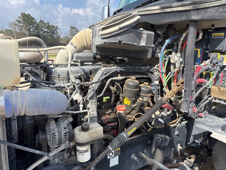 2023-kenworth-t880-image-16