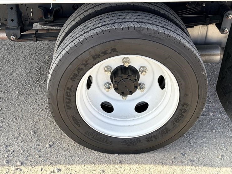 2024-isuzu-nrr-image-9