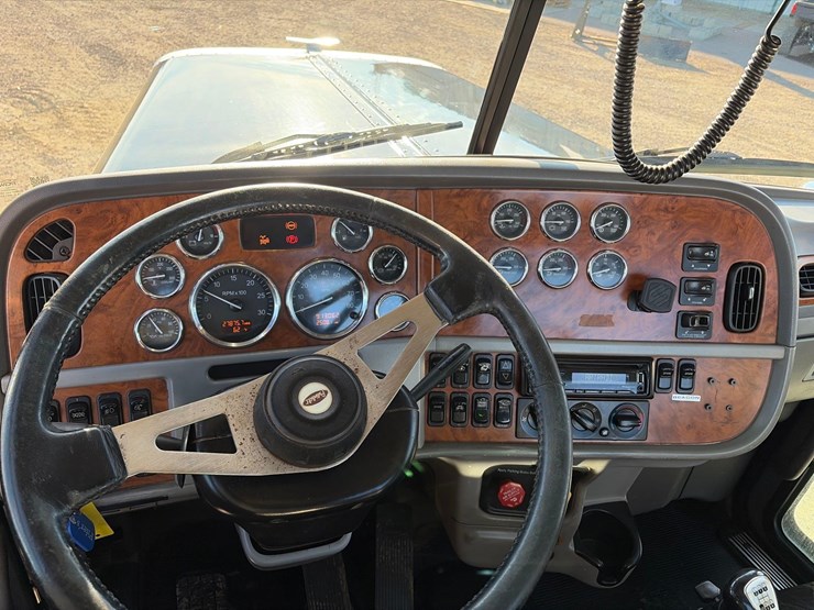 2007-peterbilt-379-image-19