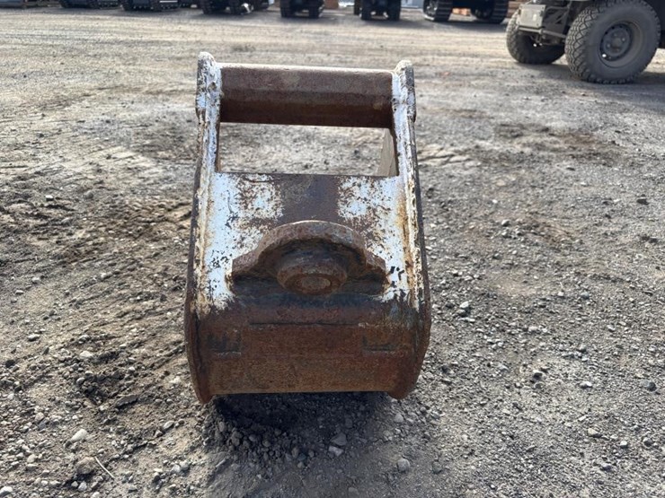 tag-12"-excavator-bucket-w/teeth-image-6