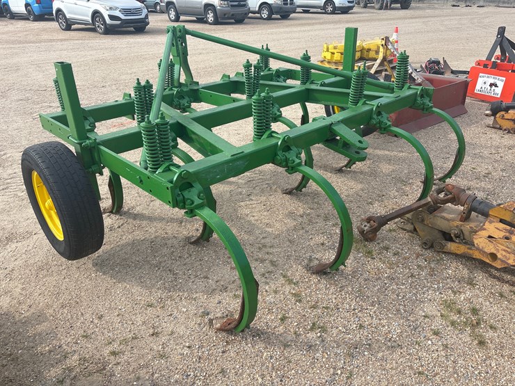 #961-•-john-deere-8ft-chisel-plow-image-3
