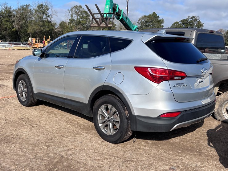 2016-hyundai-santa-fe-image-3