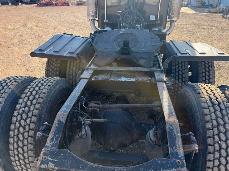 2007-peterbilt-379-image-16