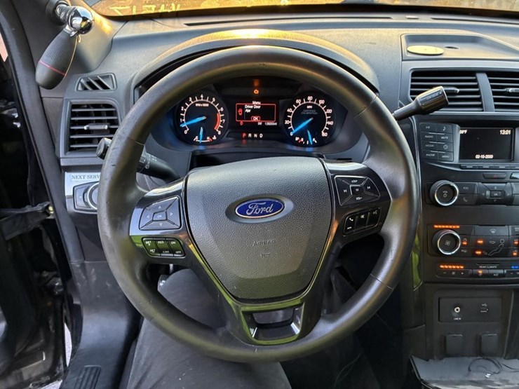 2019-ford-explorer-image-13