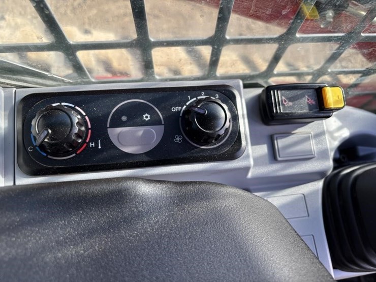 2024-kubota-svl75-3-image-25