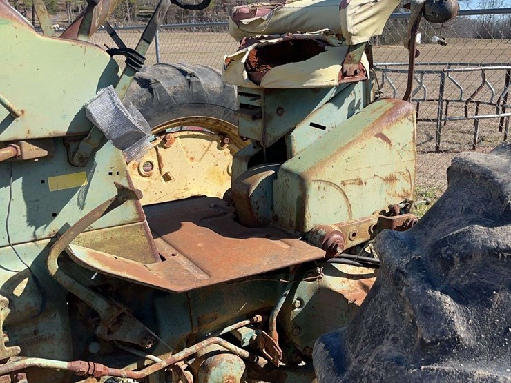 john-deere-3010-image-10