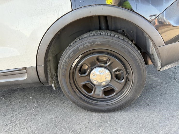 2015-ford-explorer-image-5