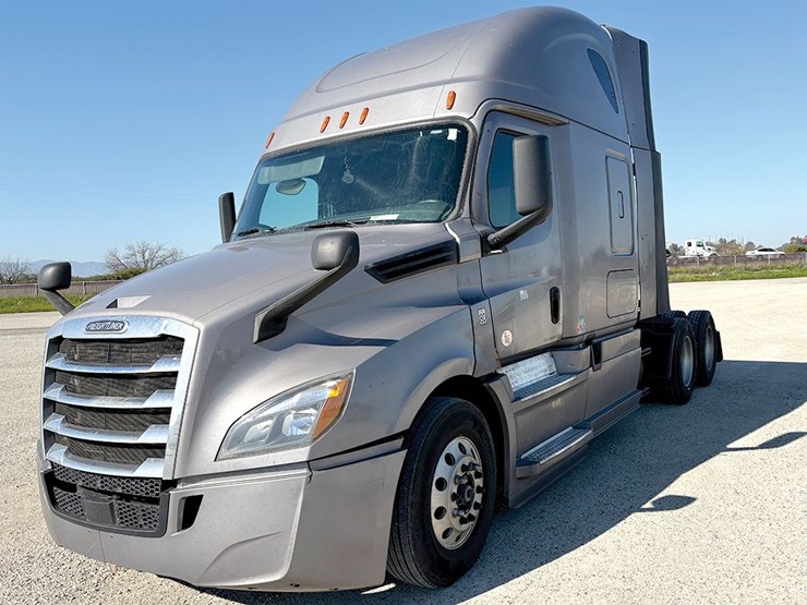 2019-freightliner-cascadia-126-image-1