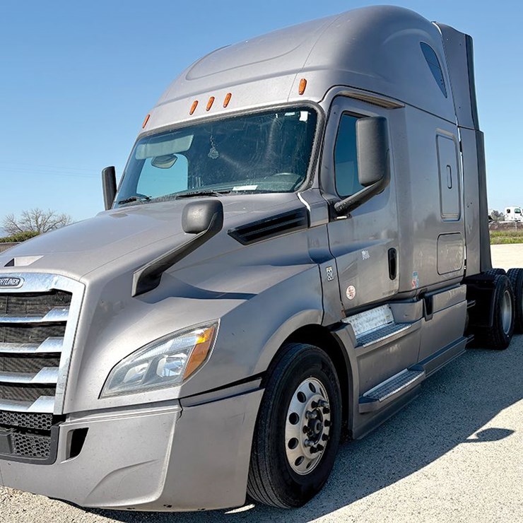 2019 FREIGHTLINER CASCADIA 126