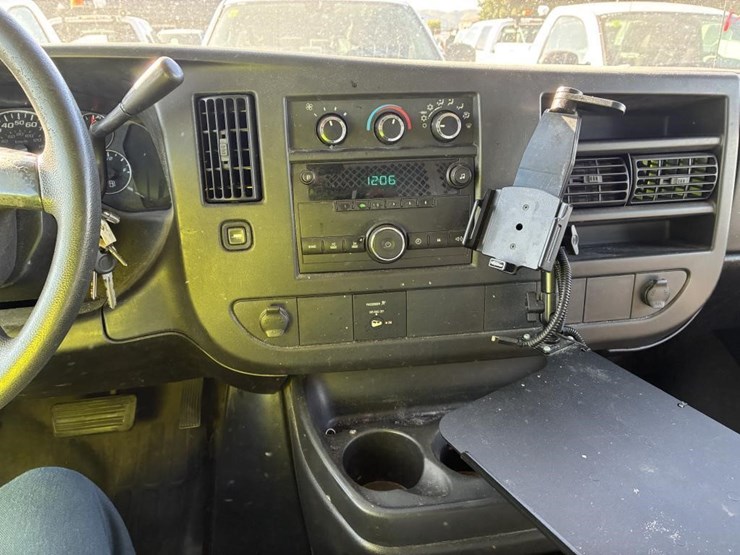 2008-chevrolet-express-3500-image-32