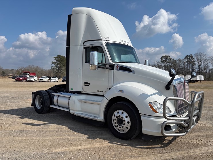 2020-kenworth-t680-image-2