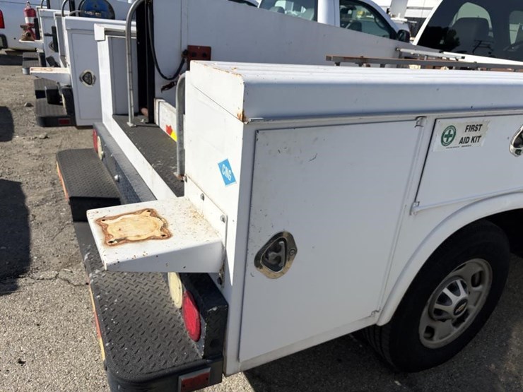 2011-chevrolet-2500-image-25