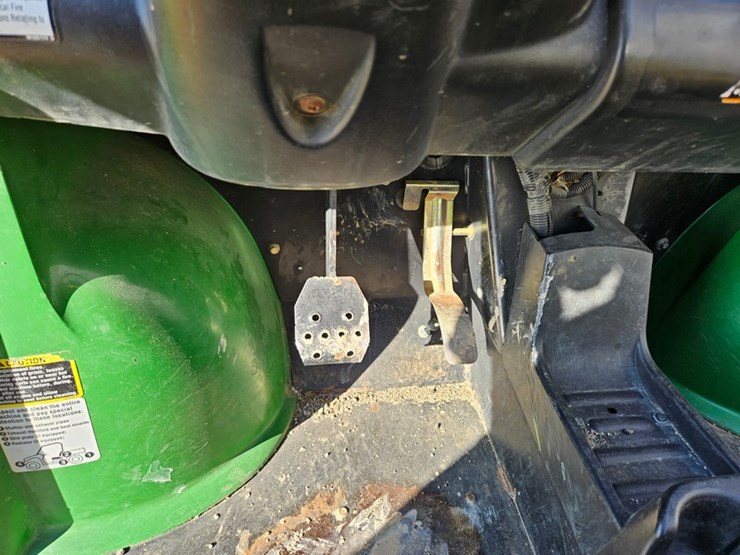 2012-john-deere-gator-image-12
