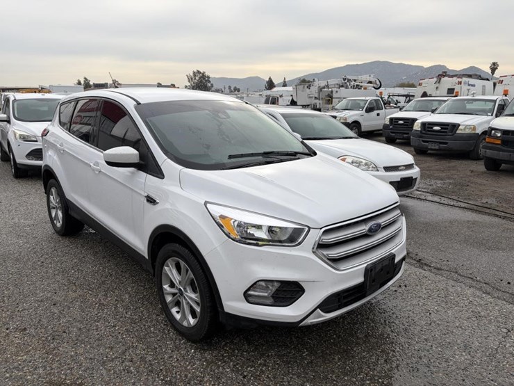 2019-ford-escape-se-image-2