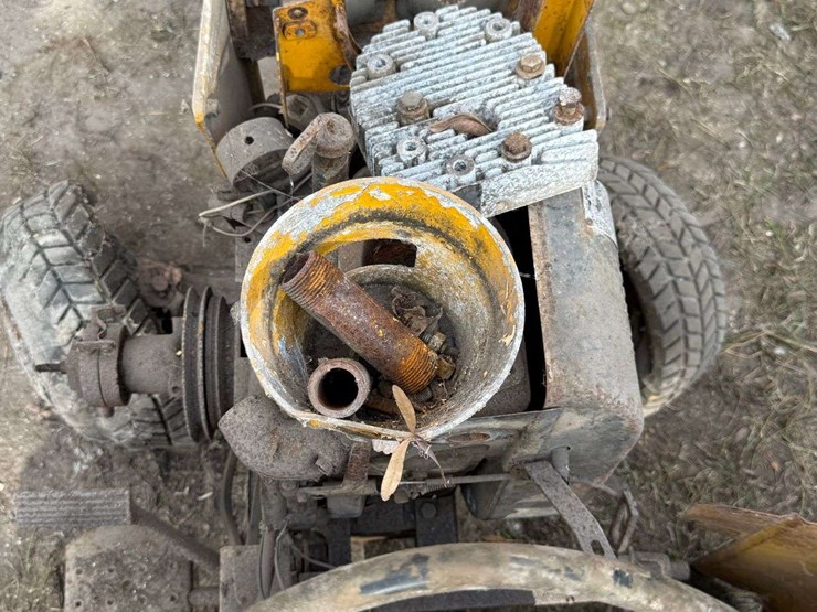 minneapolis-moline-112-image-10