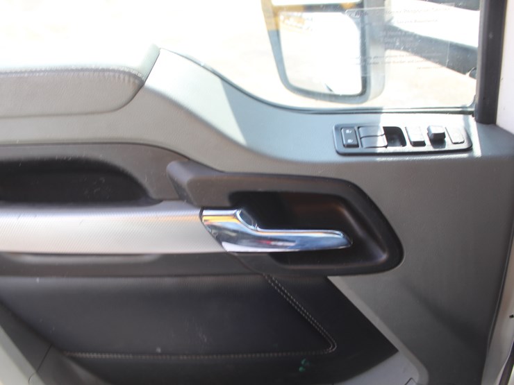 2020-kenworth-t680-image-11