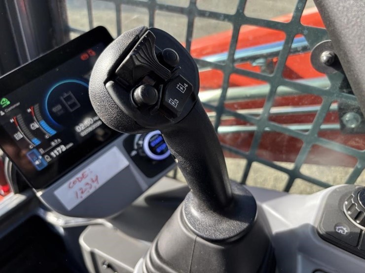 2024-kubota-svl75-3-image-22