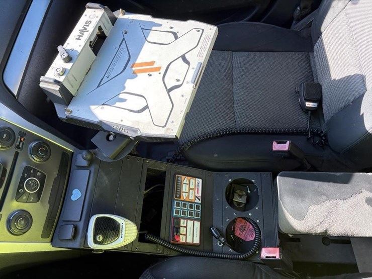 2015-ford-explorer-image-18