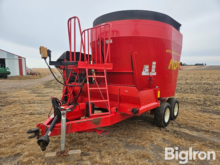 new-direction-804-series-4-vertical-feed-mixer-wagon-w/scale-image-1