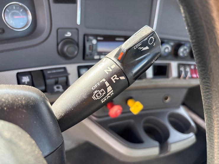 2020-kenworth-t650-image-10