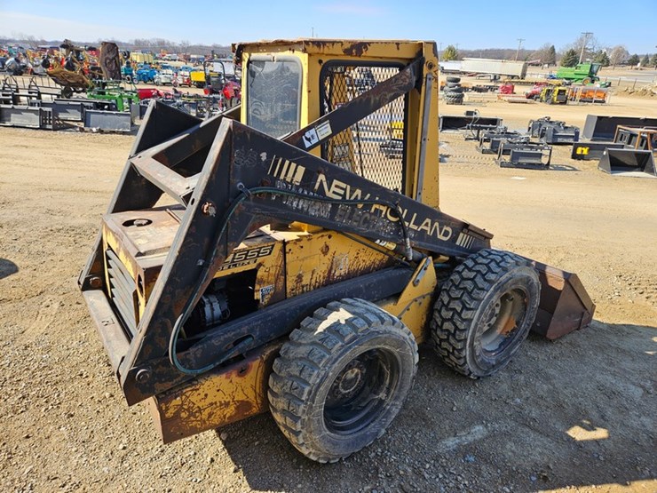 new-holland-l555-image-5