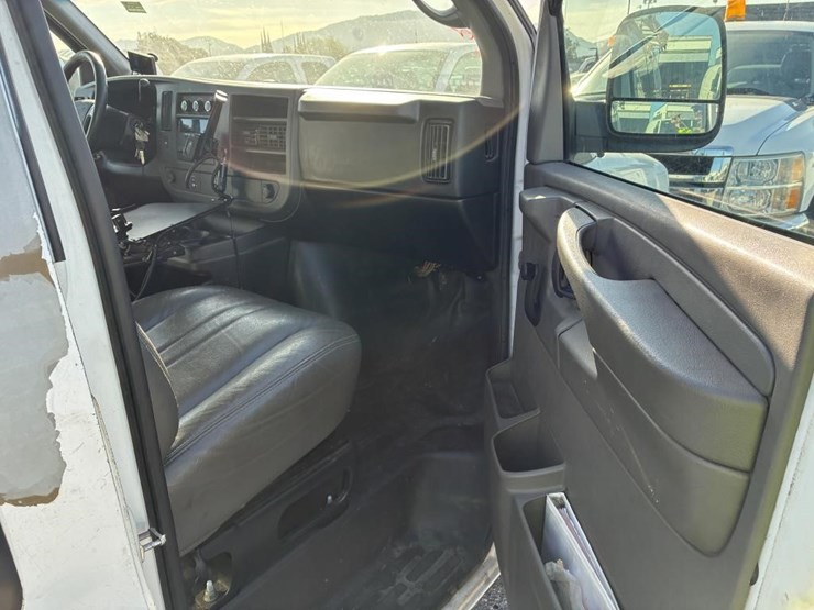 2008-chevrolet-express-3500-image-27