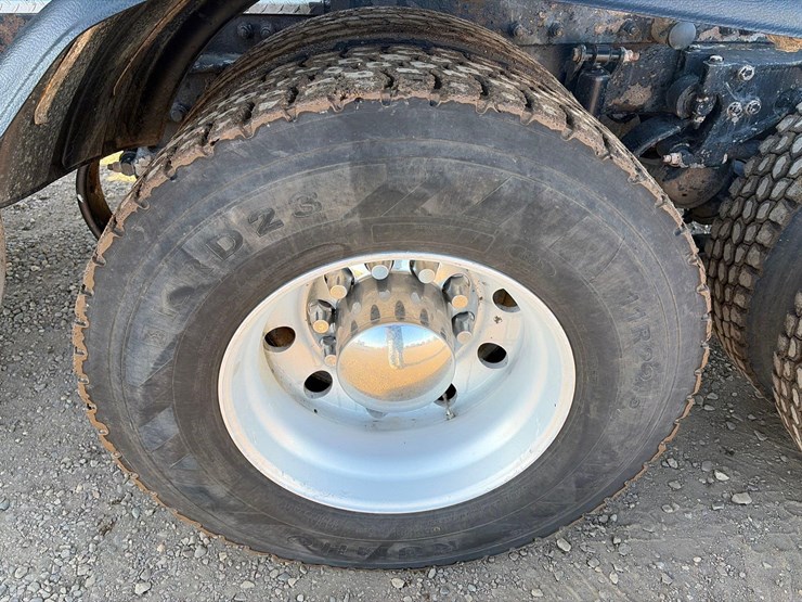 2007-peterbilt-379-image-23