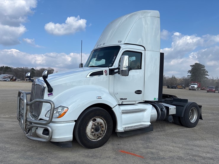 2020-kenworth-t680-image-1