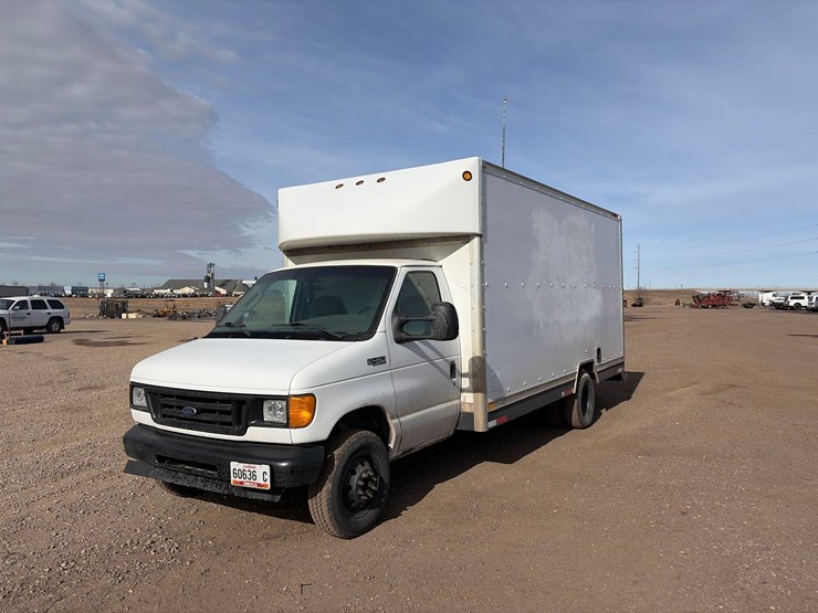 2003-ford-e450-image-1
