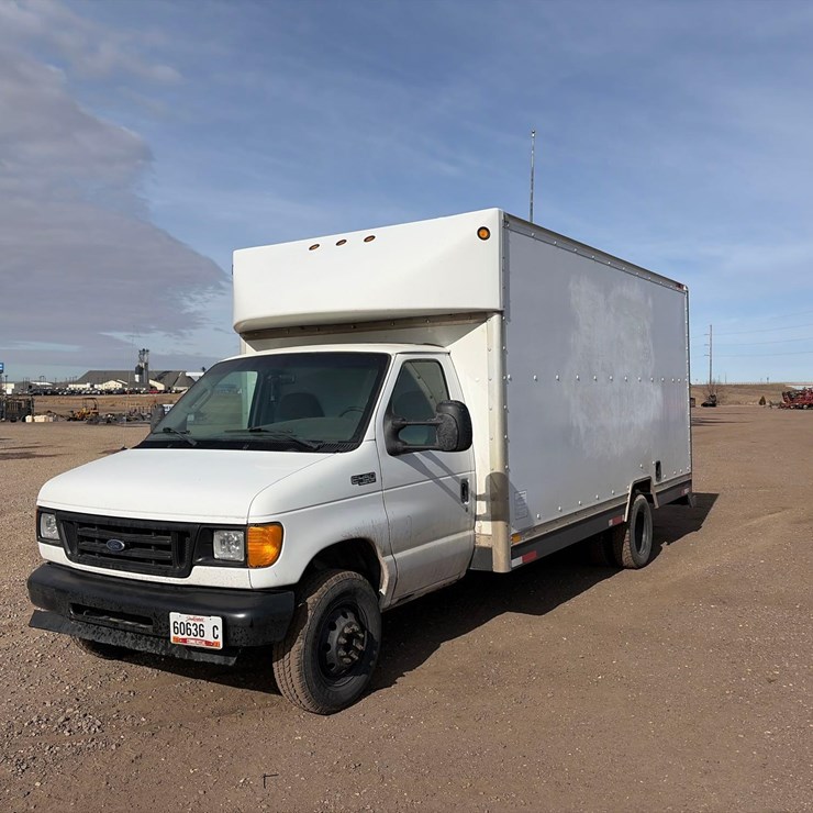 2003 FORD E450