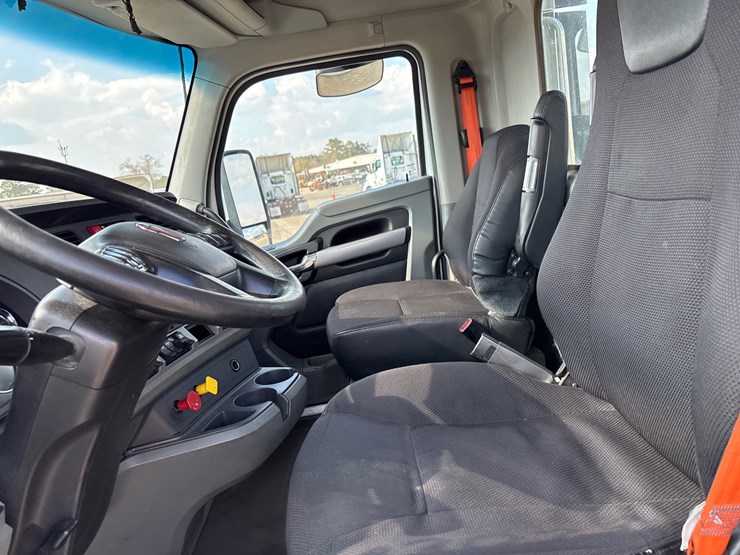 2020-kenworth-t680-image-7