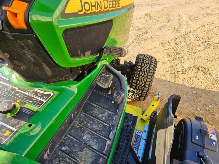 2019-john-deere-x738-image-16