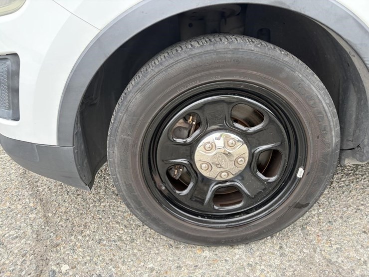 2016-ford-explorer-image-5