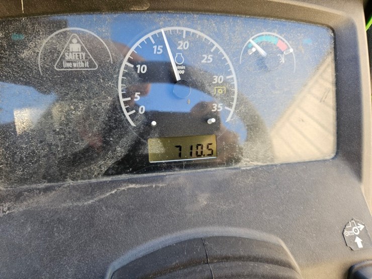 2018-john-deere-1025r-image-26