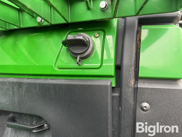 2021-john-deere-8r-370-image-16