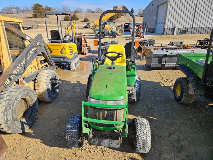 john-deere-2305-image-6