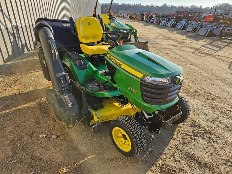 2019-john-deere-x738-image-7