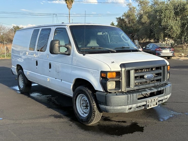 2011-ford-e350-image-2
