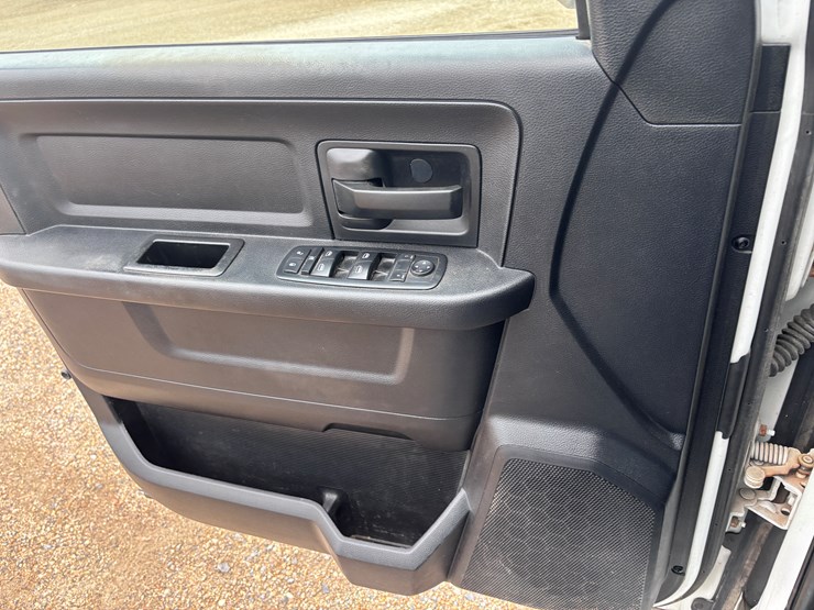 2014-dodge-3500-image-12