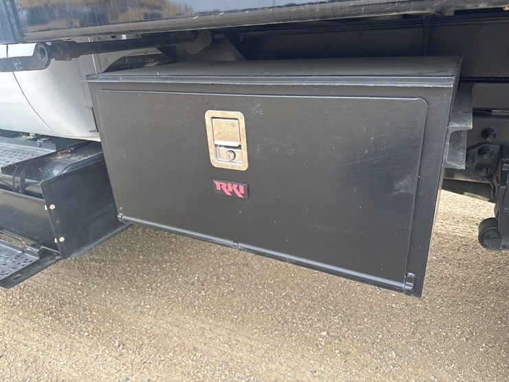 2025-ford-f650-image-21