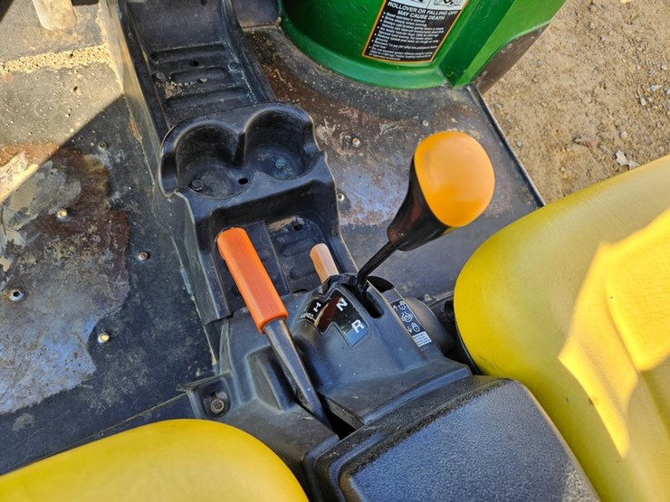 2012-john-deere-gator-image-13