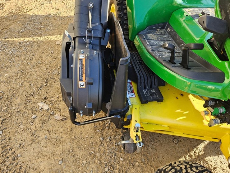 2019-john-deere-x738-image-13