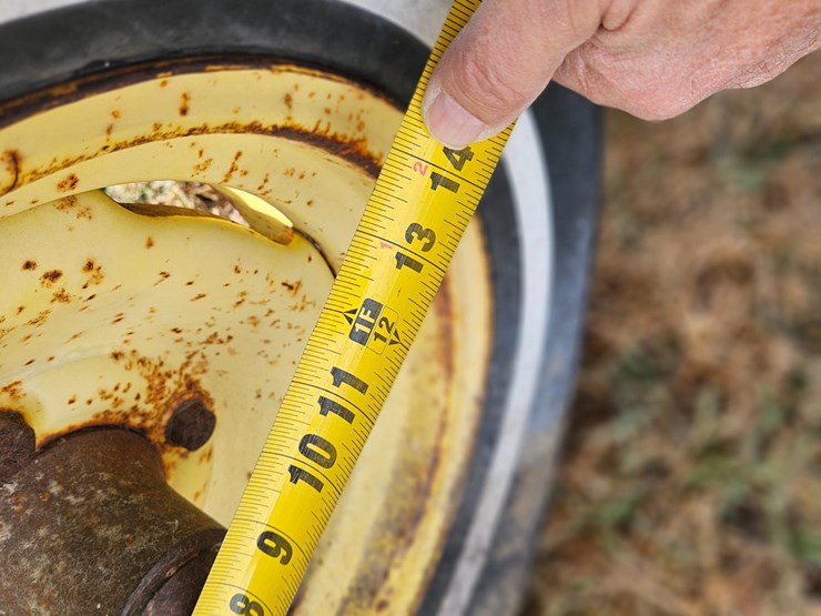 sunflower-12-shank-chisel-plow-image-19