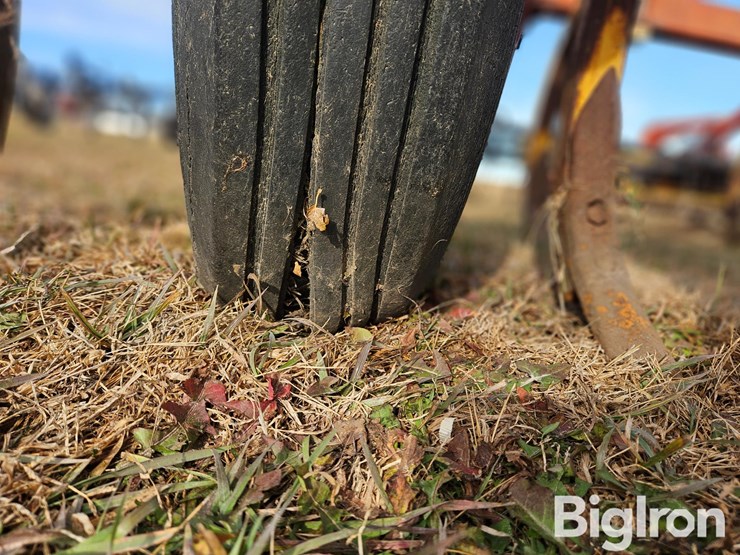 sunflower-12-shank-chisel-plow-image-18
