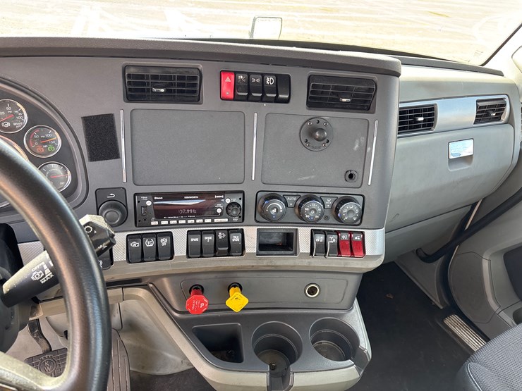 2020-kenworth-t650-image-9