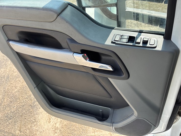 2020-kenworth-t650-image-13