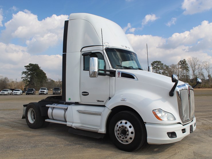 2020-kenworth-t680-image-2